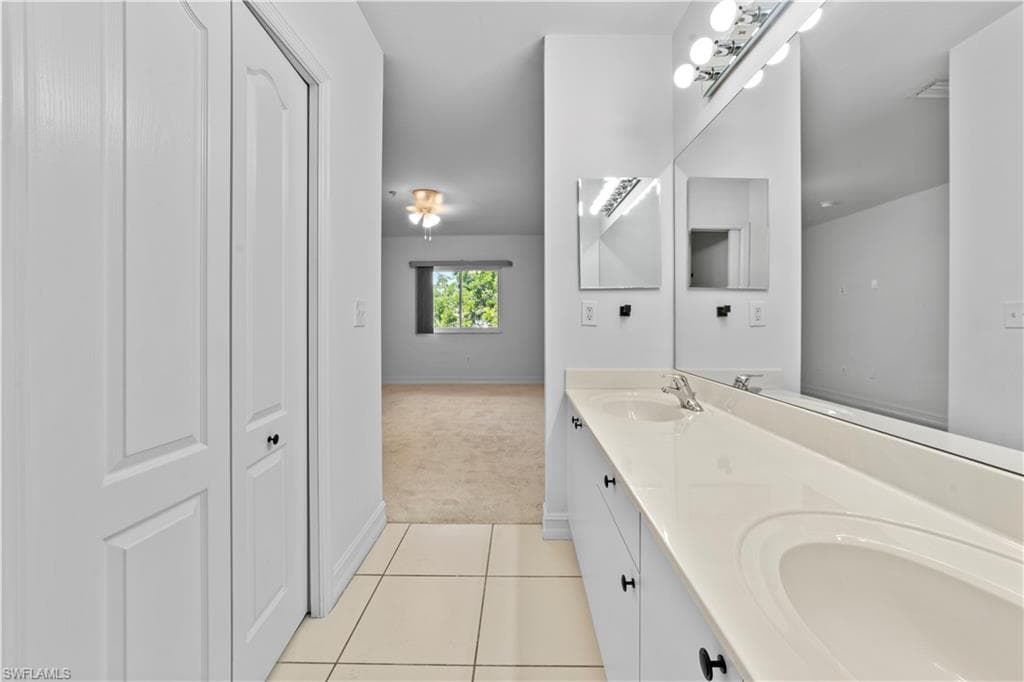 7821 Great Heron Way 304, Naples, FL 34104-10