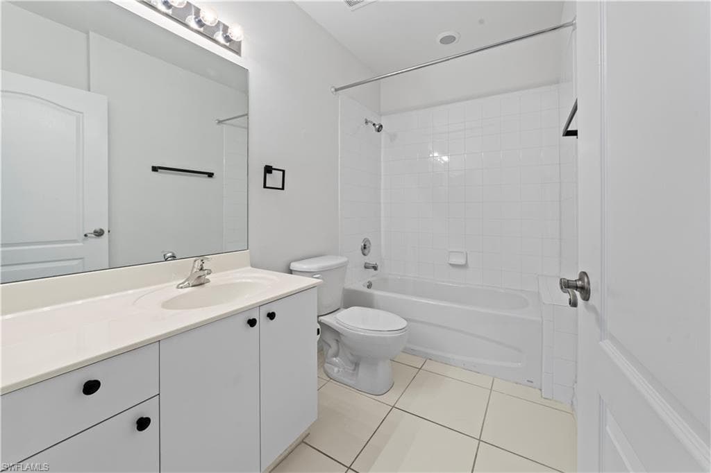 7821 Great Heron Way 304, Naples, FL 34104-23