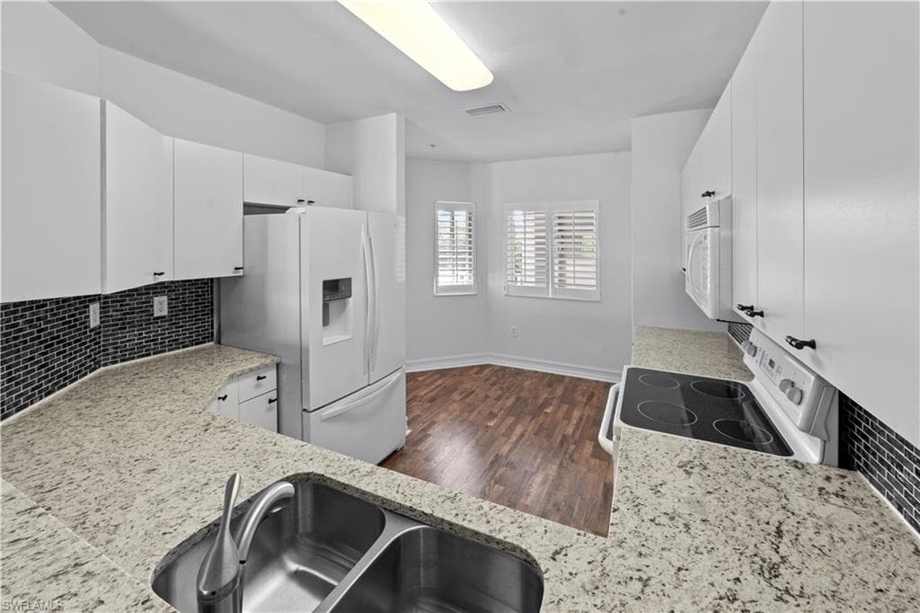 7821 Great Heron Way 304, Naples, FL 34104-8