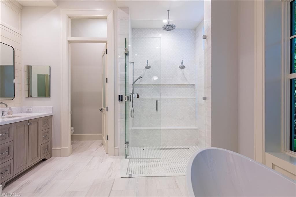 6954 Greentree Dr, Naples, FL 34108-12