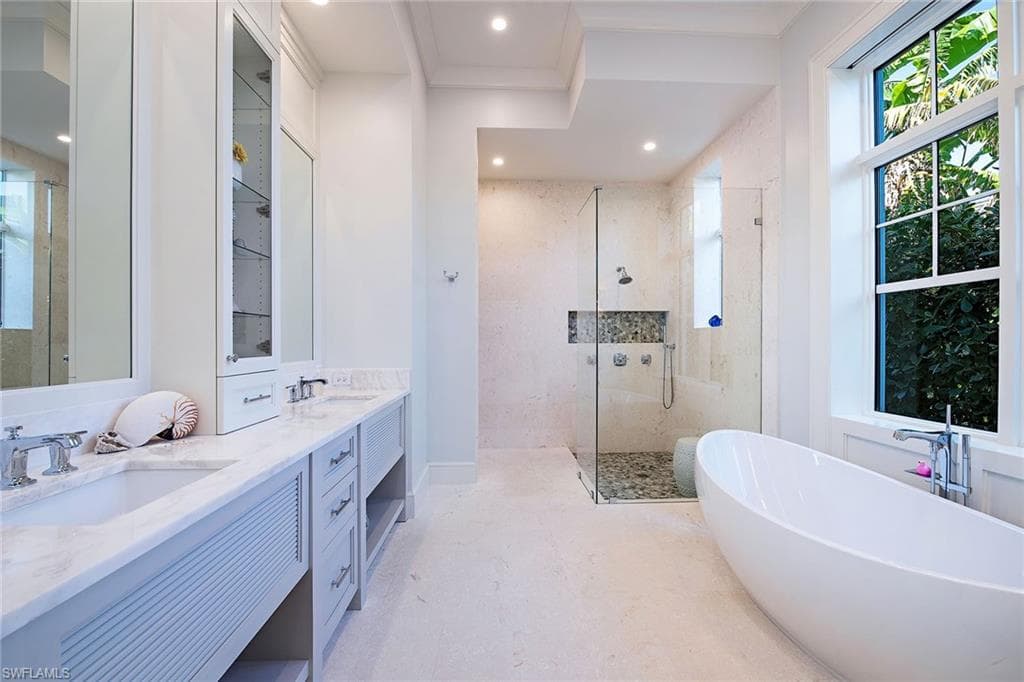 6954 Greentree Dr, Naples, FL 34108-14