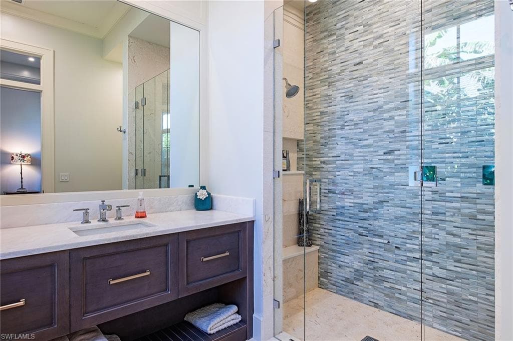 6954 Greentree Dr, Naples, FL 34108-16