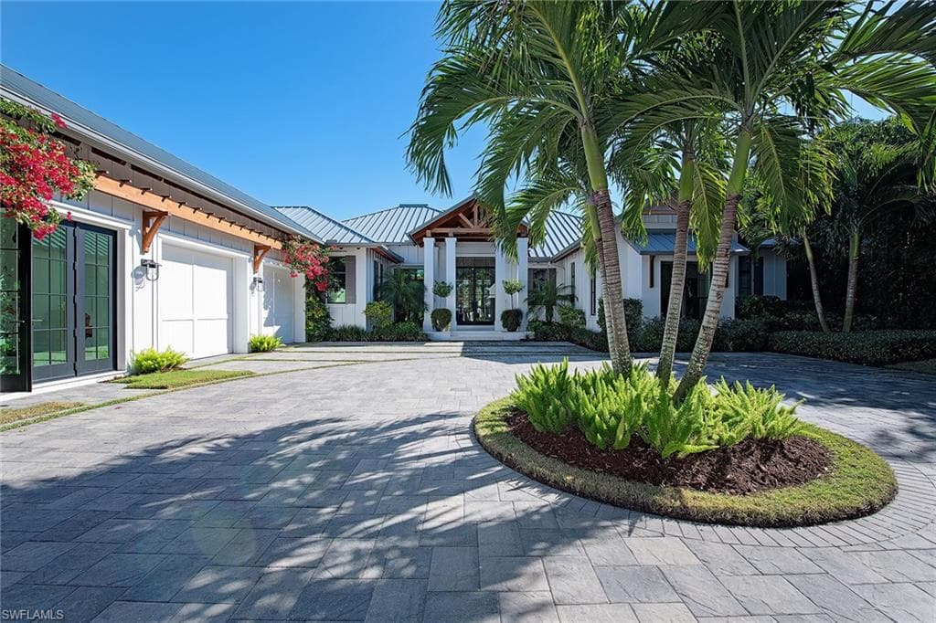 6954 Greentree Dr, Naples, FL 34108-2