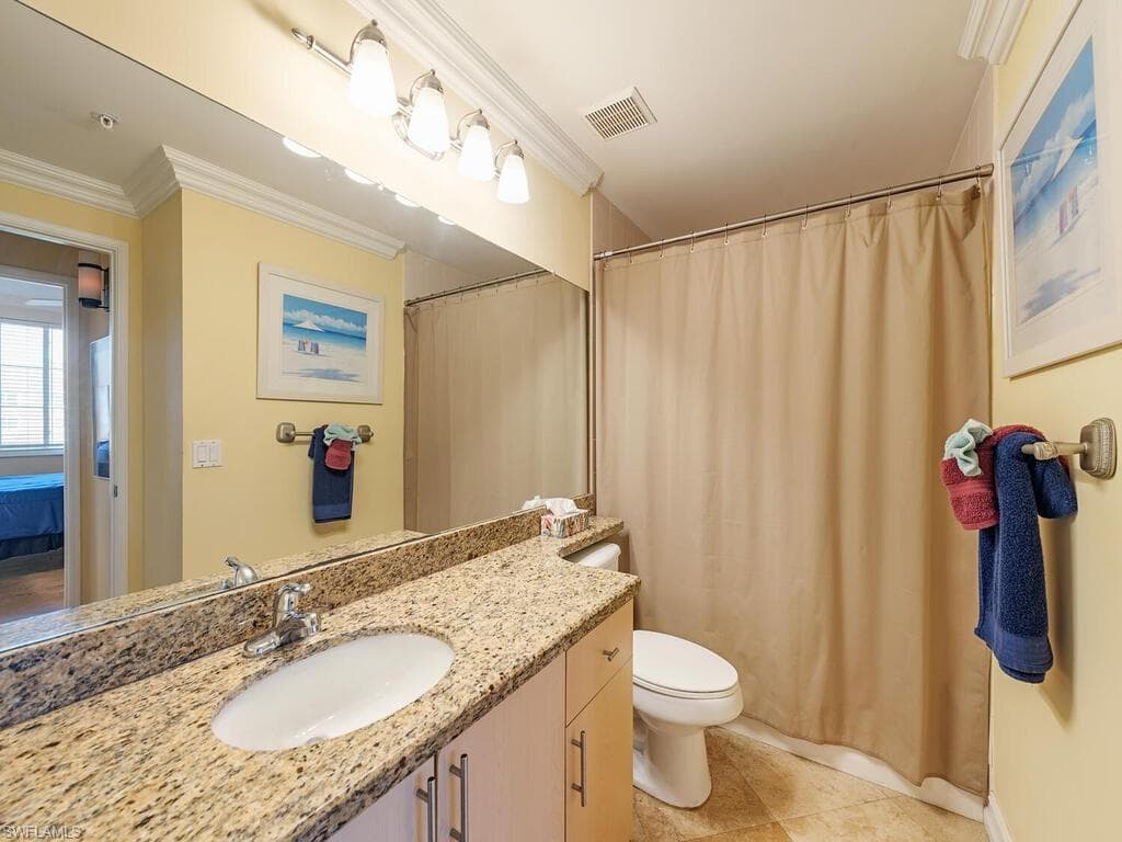 1210 Reserve Way 204, Naples, FL 34105-9