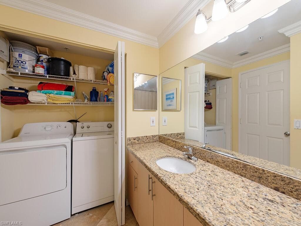 1210 Reserve Way 204, Naples, FL 34105-10