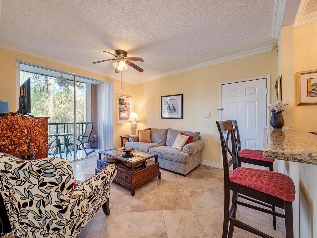 1210 Reserve Way 204, Naples, FL 34105-1
