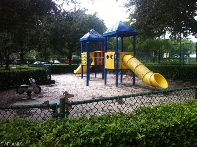 1210 Reserve Way 204, Naples, FL 34105-25