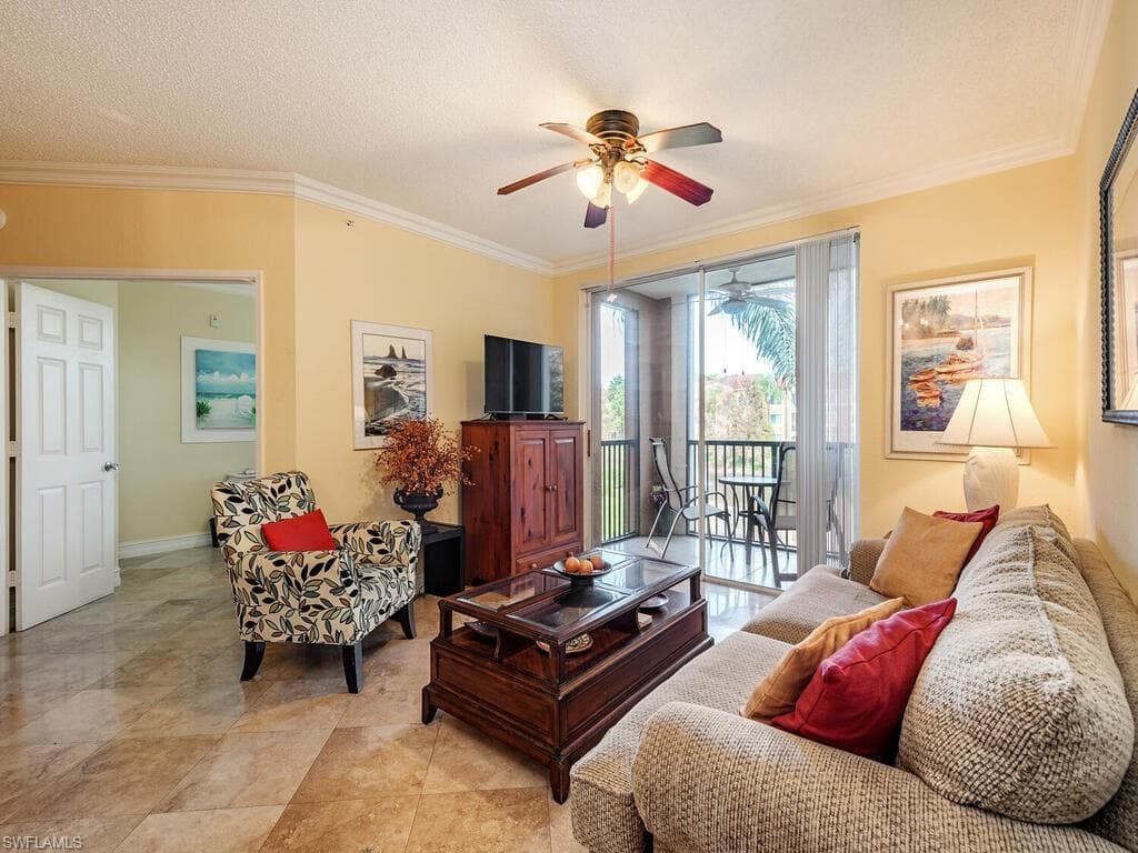 1210 Reserve Way 204, Naples, FL 34105-3