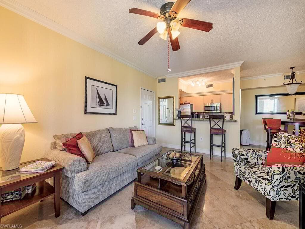 1210 Reserve Way 204, Naples, FL 34105-4