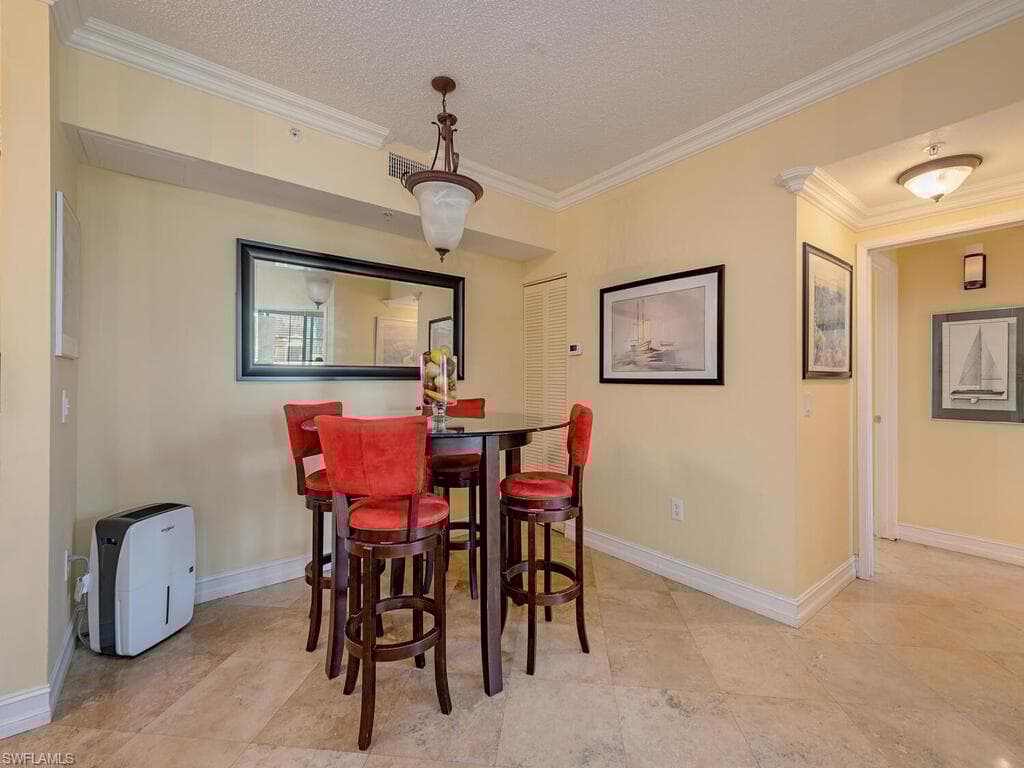 1210 Reserve Way 204, Naples, FL 34105-7