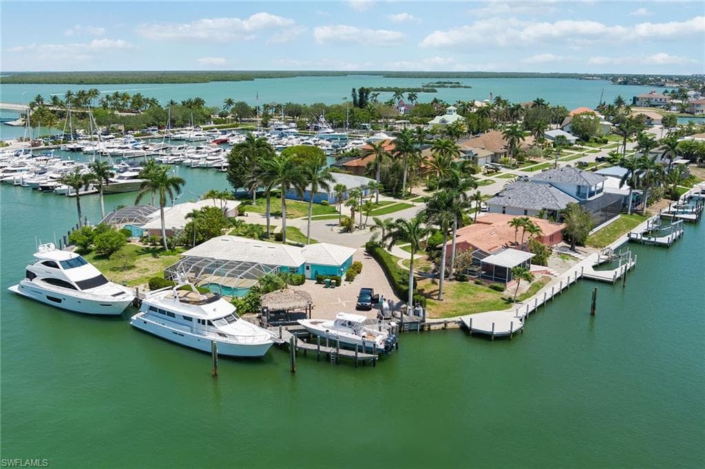 843 Buttonwood Ct, Marco Island, FL 34145-25