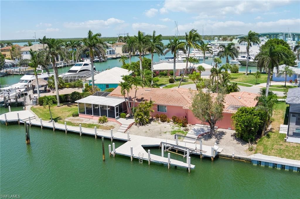 843 Buttonwood Ct, Marco Island, FL 34145-26