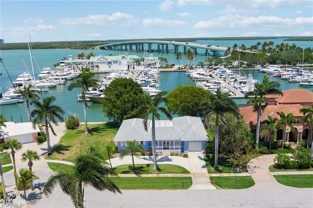 843 Buttonwood Ct, Marco Island, FL 34145-4
