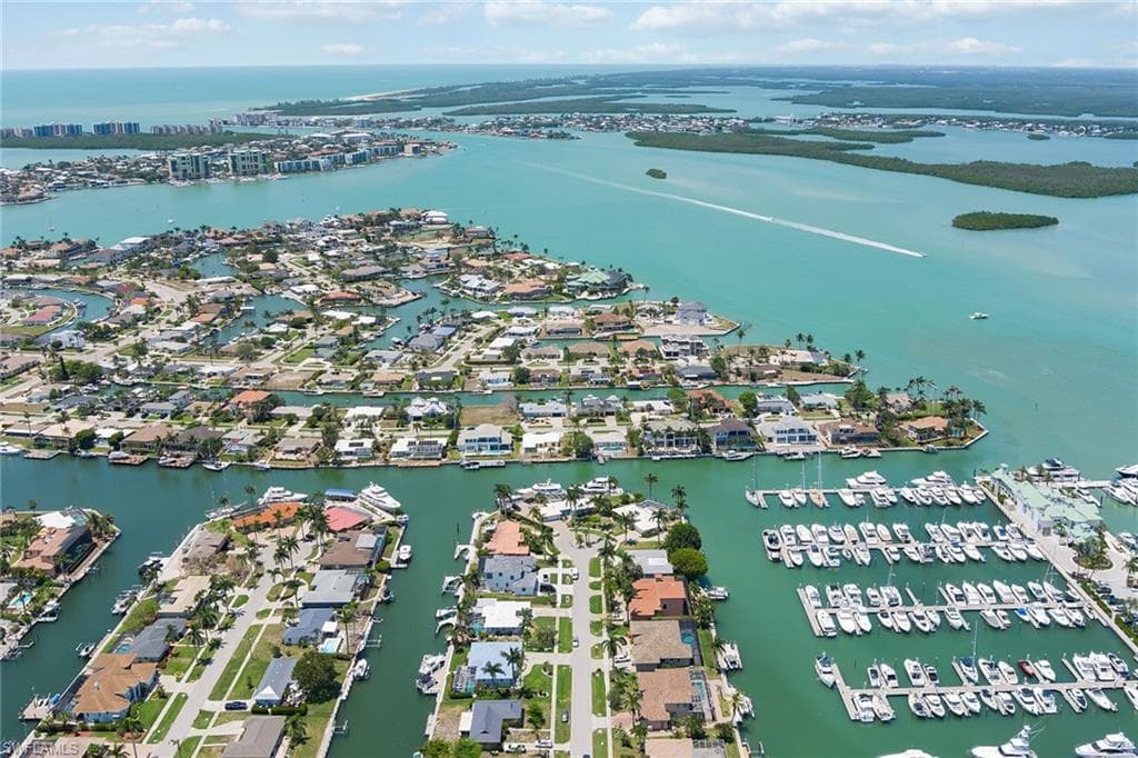 843 Buttonwood Ct, Marco Island, FL 34145-5