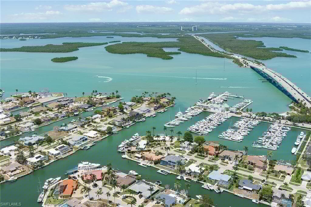 843 Buttonwood Ct, Marco Island, FL 34145-6