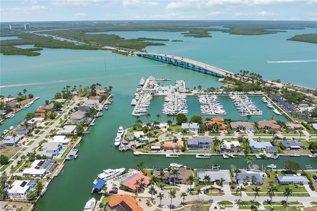 843 Buttonwood Ct, Marco Island, FL 34145-7