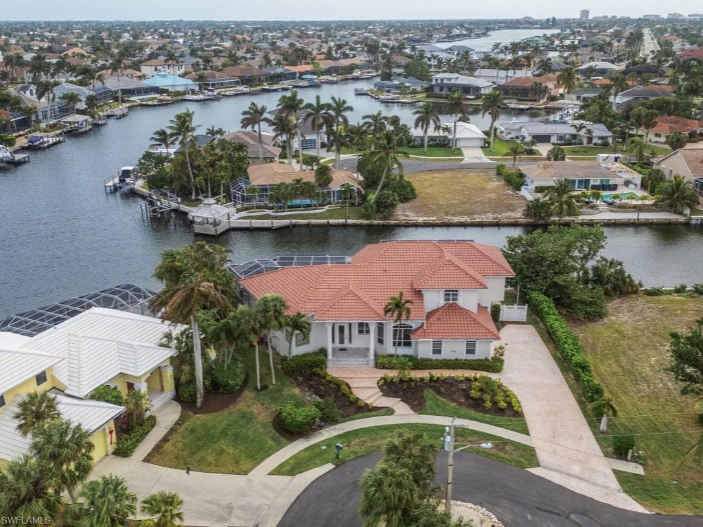 859 Wintergreen Ct, Marco Island, FL 34145-41