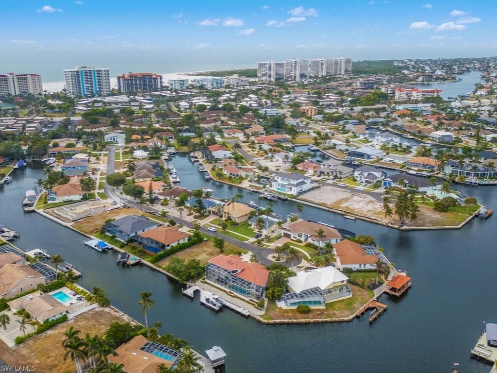 859 Wintergreen Ct, Marco Island, FL 34145-45