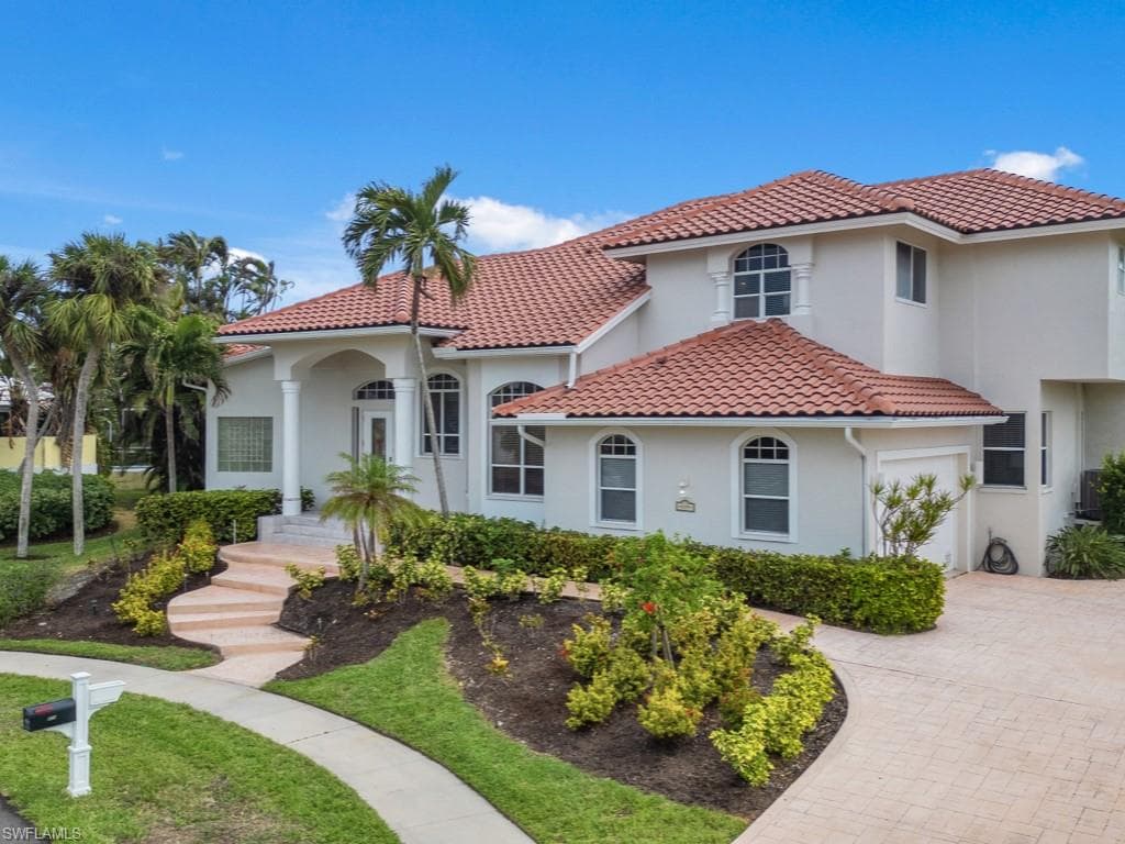 859 Wintergreen Ct, Marco Island, FL 34145-4