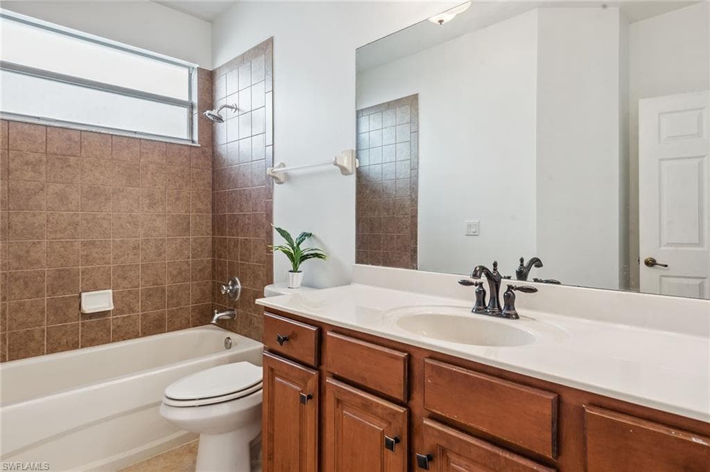 8286 Sumner Ave, Fort Myers, FL 33908-24