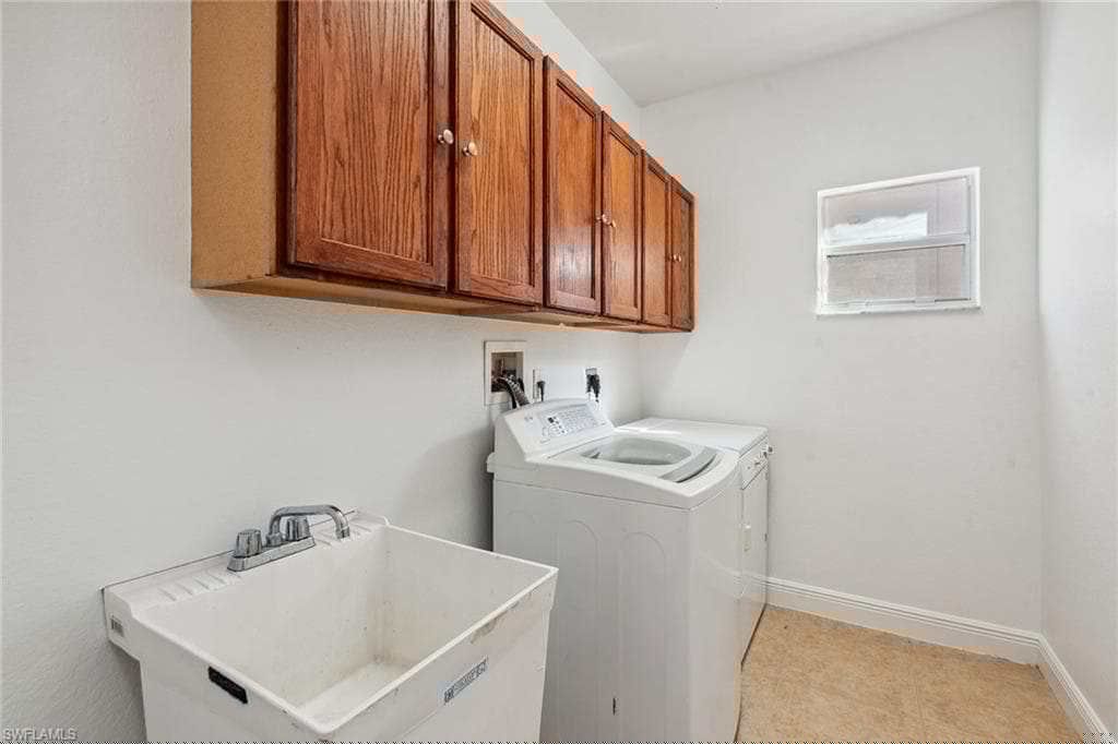 8286 Sumner Ave, Fort Myers, FL 33908-25