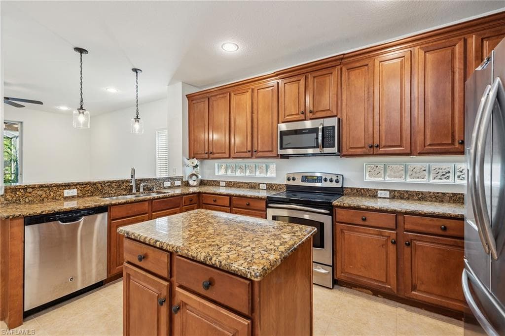 8286 Sumner Ave, Fort Myers, FL 33908-7