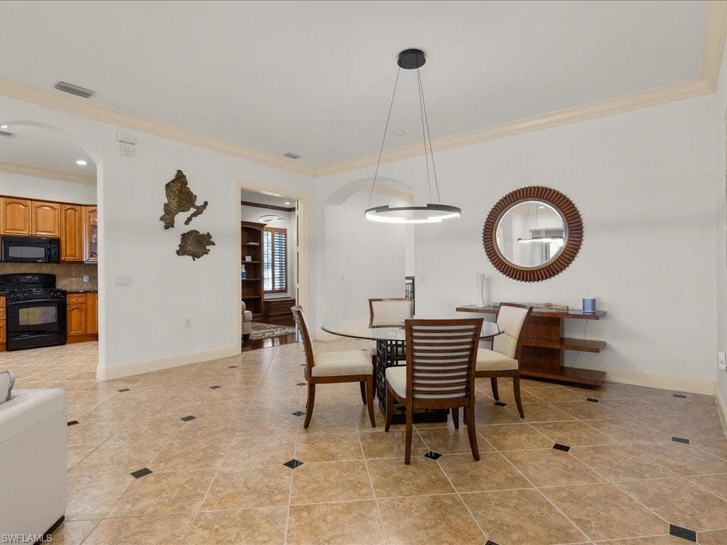 9077 Cherry Oaks Trl 202, Naples, FL 34114-10