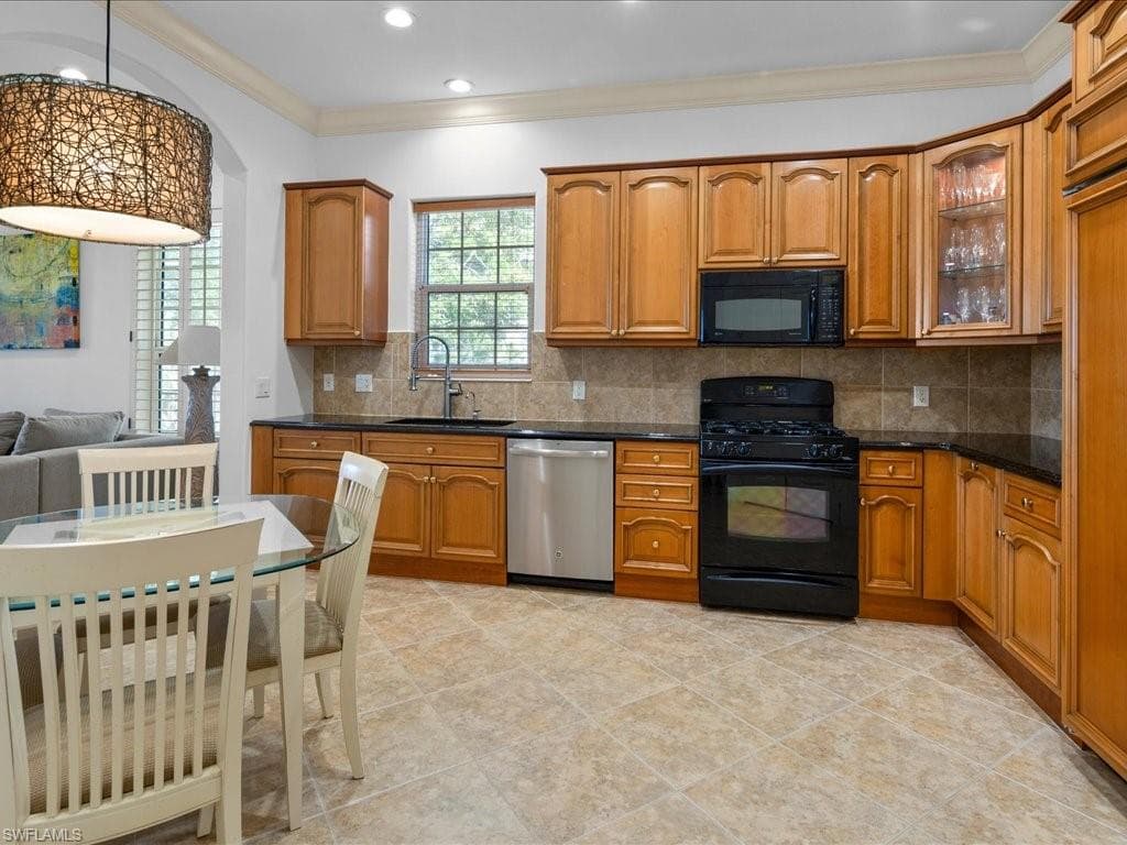 9077 Cherry Oaks Trl 202, Naples, FL 34114-6