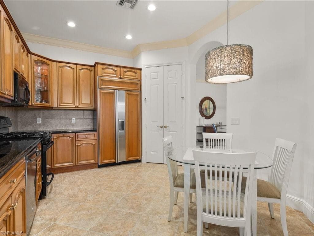 9077 Cherry Oaks Trl 202, Naples, FL 34114-8