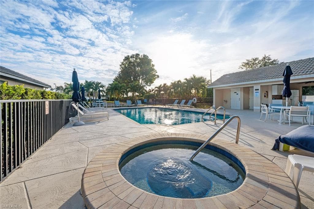 7107 Falcons Glen Blvd, Naples, FL 34113-33