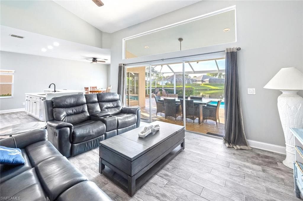 7107 Falcons Glen Blvd, Naples, FL 34113-6