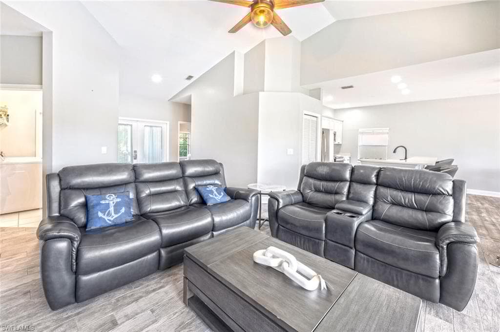 7107 Falcons Glen Blvd, Naples, FL 34113-7