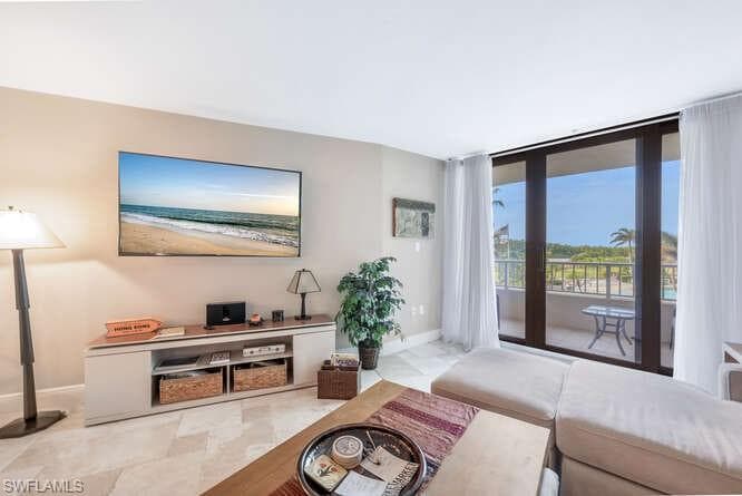 260 Seaview Ct 1-208, Marco Island, FL 34145-8