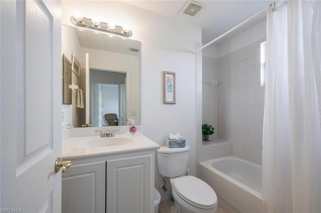6850 Sterling Greens Dr 201, Naples, FL 34104-26