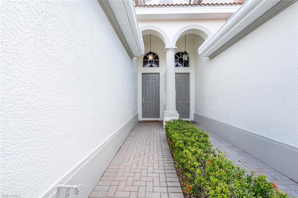 6850 Sterling Greens Dr 201, Naples, FL 34104-5