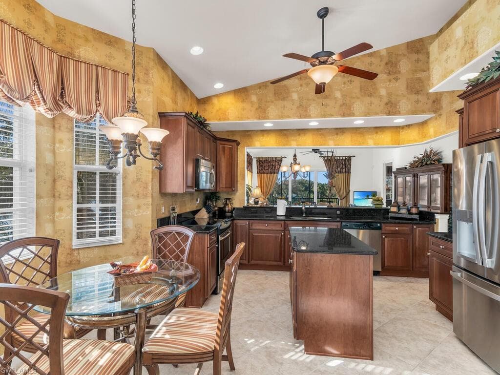 7869 Hawthorne Dr 303, Naples, FL 34113-14