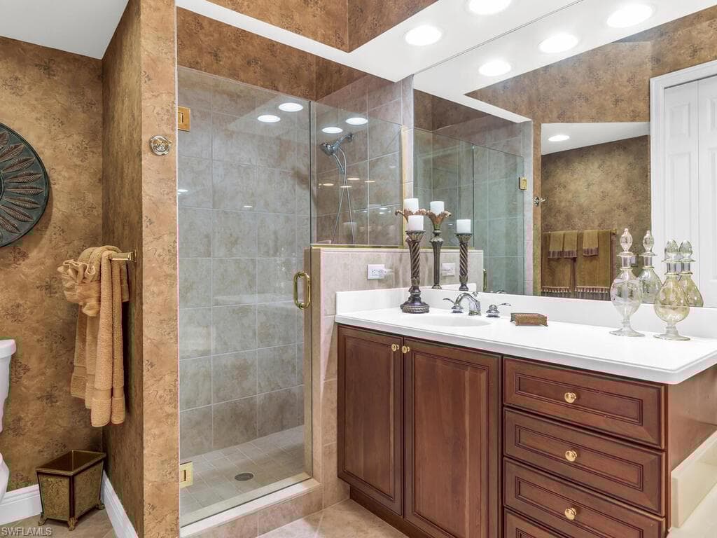 7869 Hawthorne Dr 303, Naples, FL 34113-26