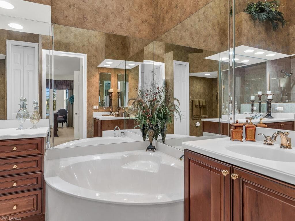 7869 Hawthorne Dr 303, Naples, FL 34113-27