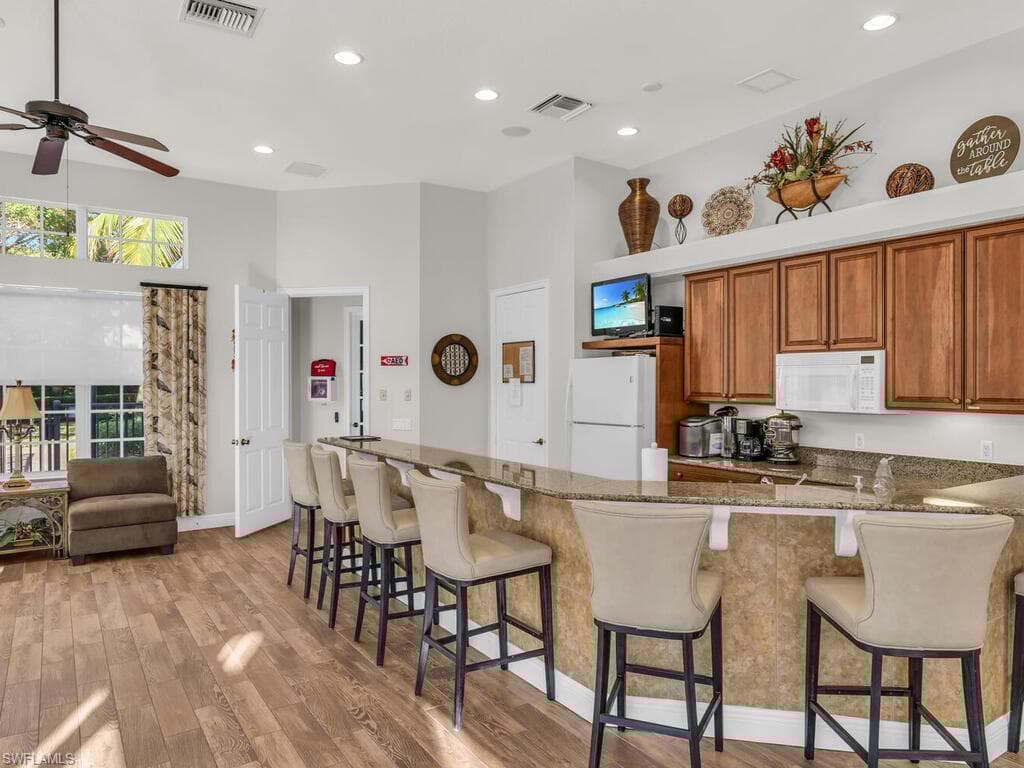 7869 Hawthorne Dr 303, Naples, FL 34113-45