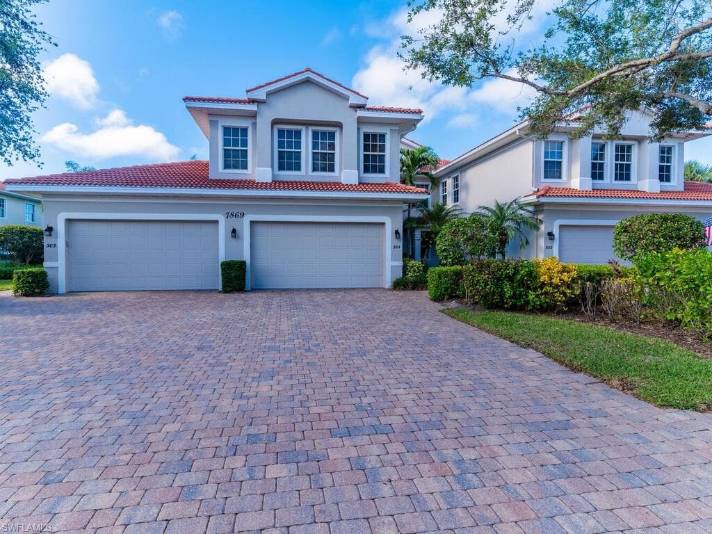 7869 Hawthorne Dr 303, Naples, FL 34113-4