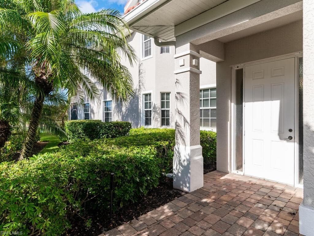 7869 Hawthorne Dr 303, Naples, FL 34113-6