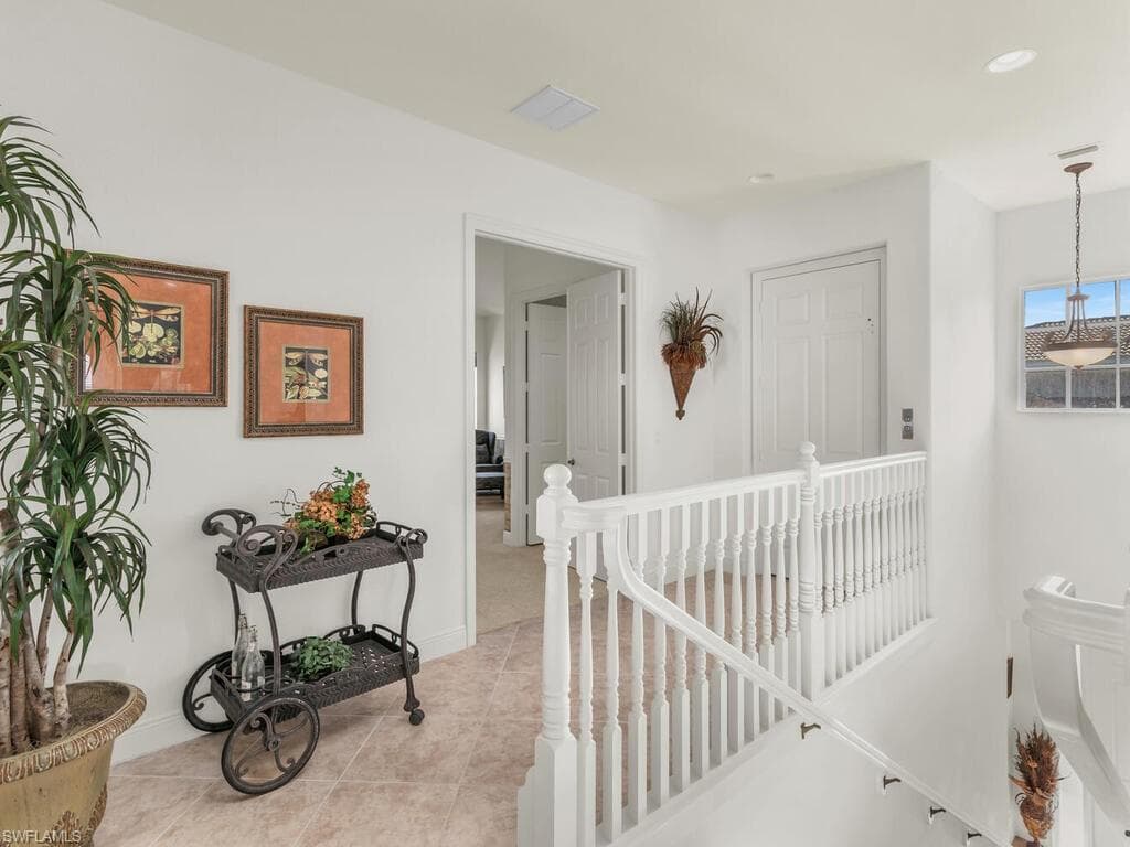7869 Hawthorne Dr 303, Naples, FL 34113-8