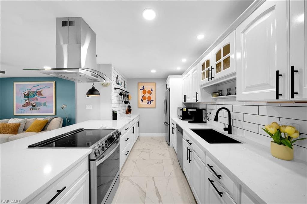 3999 Guava Dr, Naples, FL 34104-11