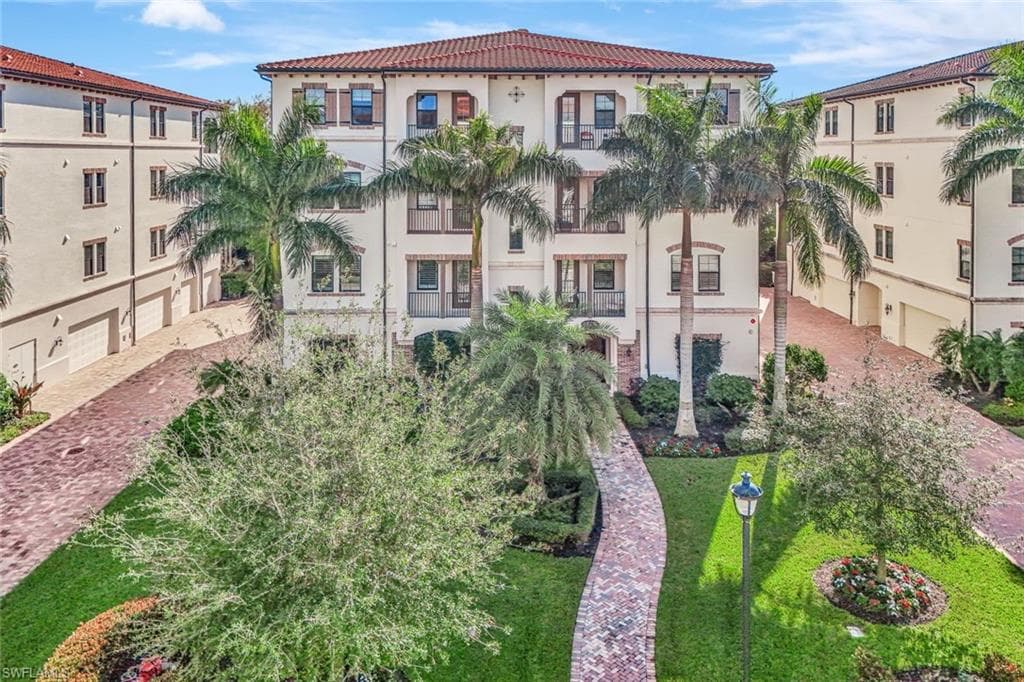 16374 Viansa Way 5-101, Naples, FL 34110-3