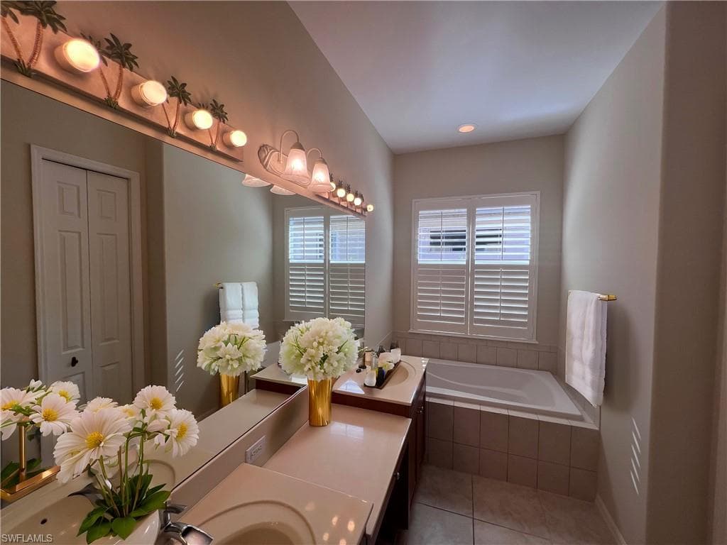 10915 Fieldfair Dr, Naples, FL 34119-15