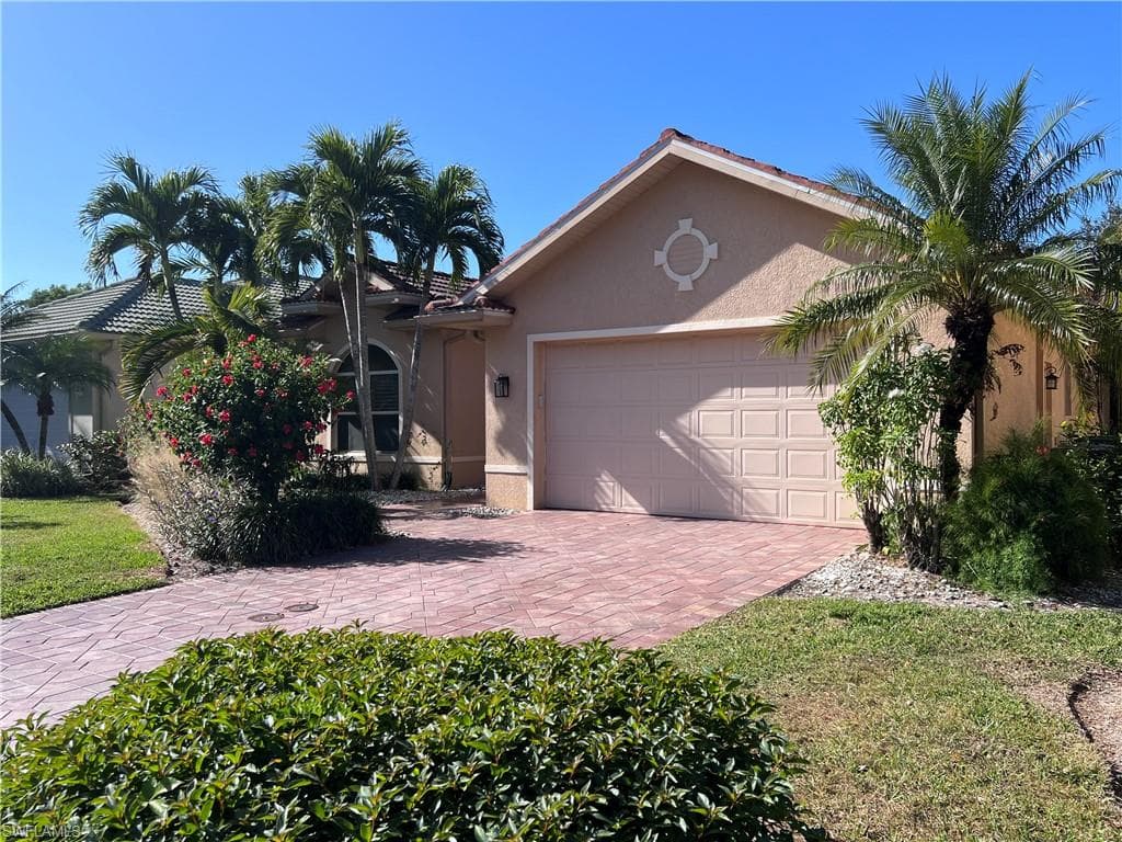 10915 Fieldfair Dr, Naples, FL 34119-1