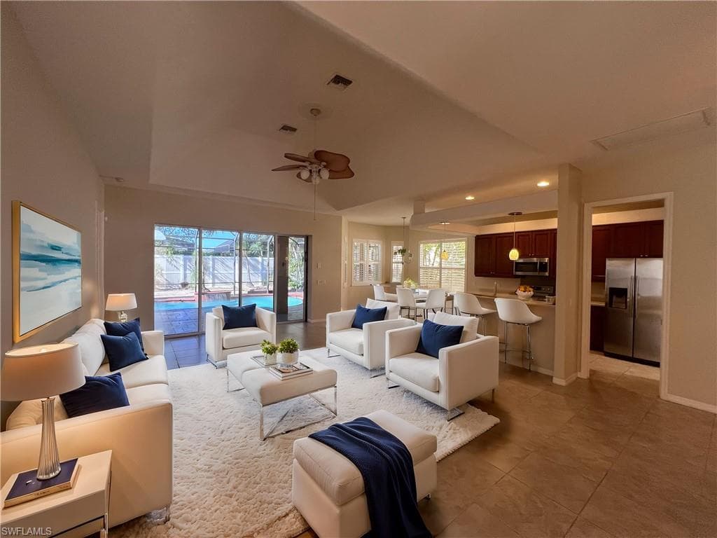 10915 Fieldfair Dr, Naples, FL 34119-2