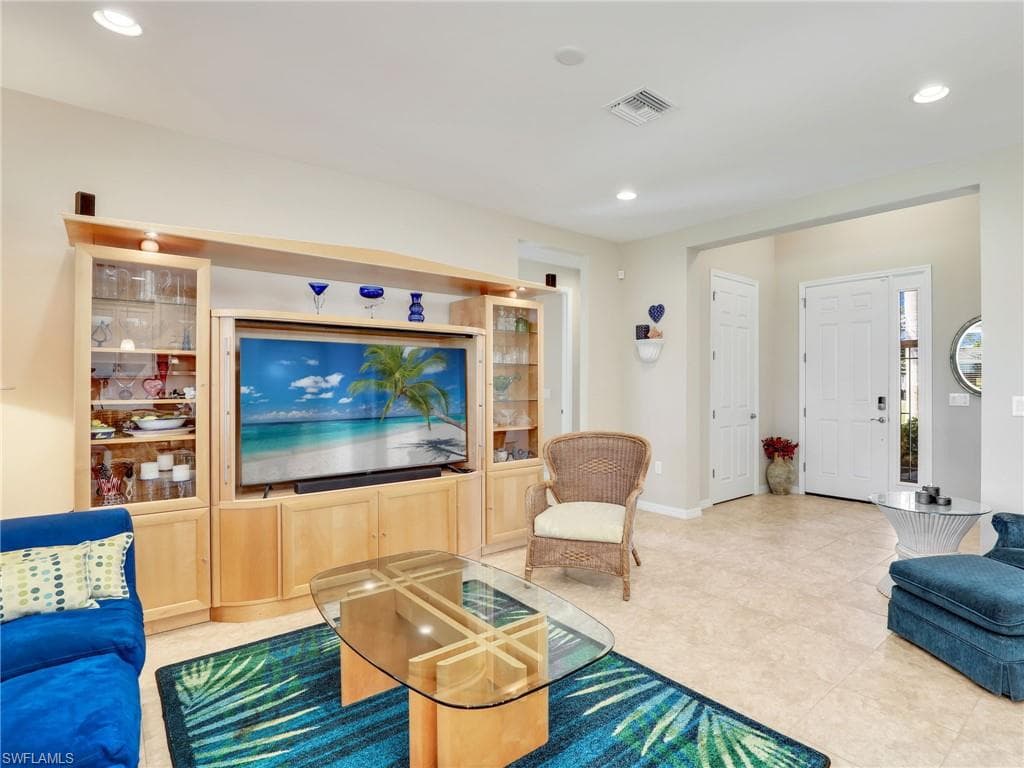 2025 19th Pl, Cape Coral, FL 33991-9