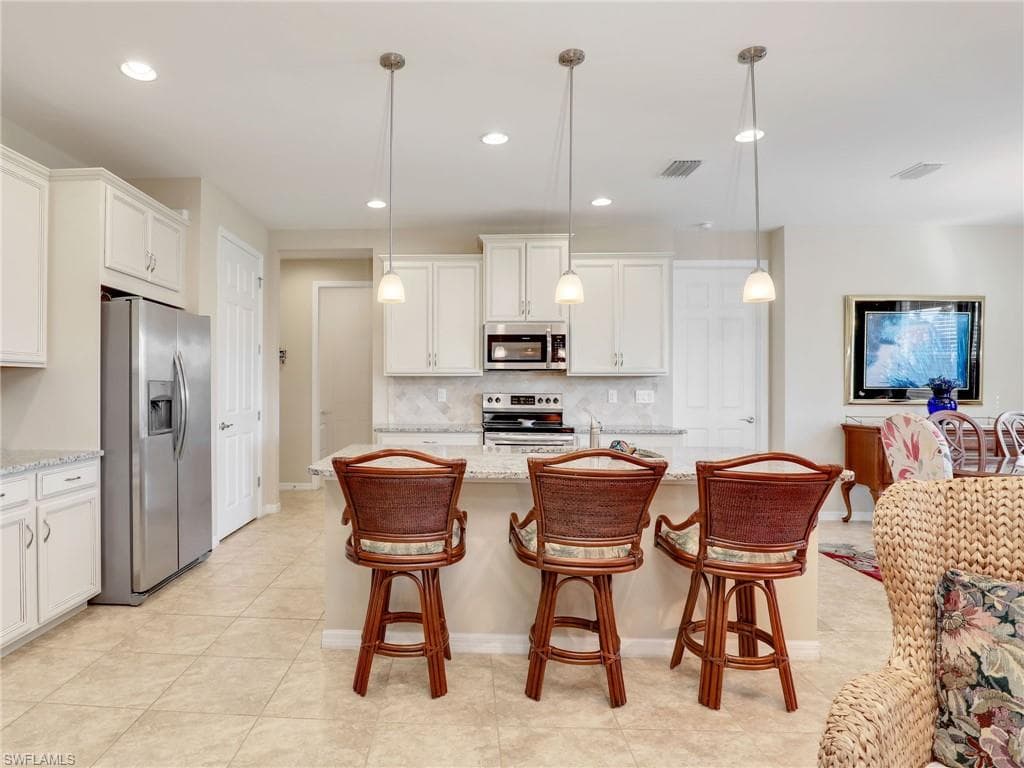 2025 19th Pl, Cape Coral, FL 33991-10