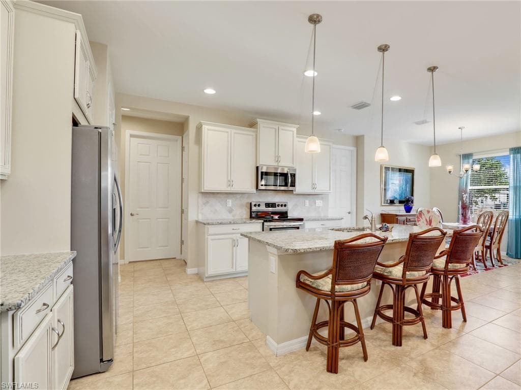 2025 19th Pl, Cape Coral, FL 33991-11
